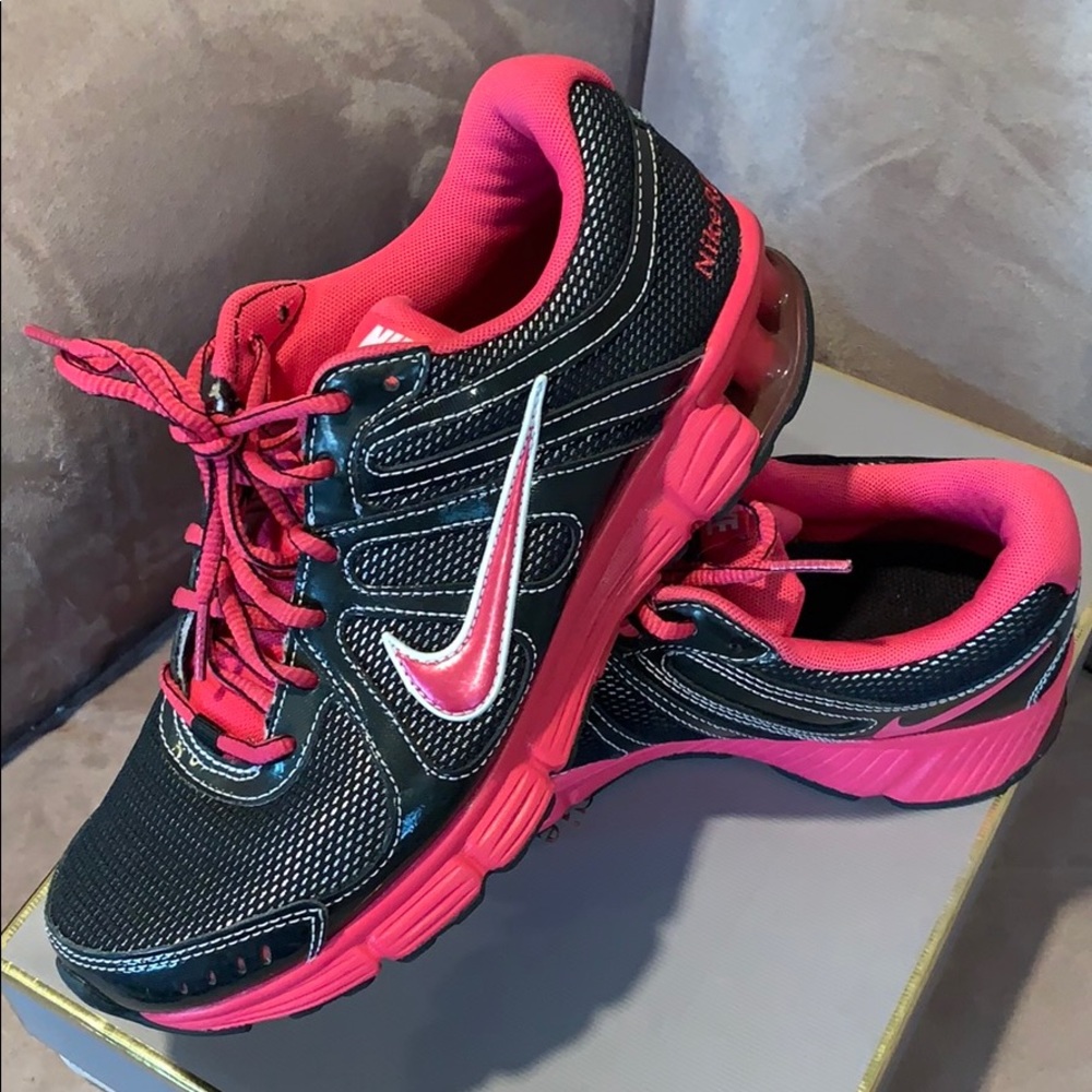 Nike Hot Pink and Black Relax Rockets